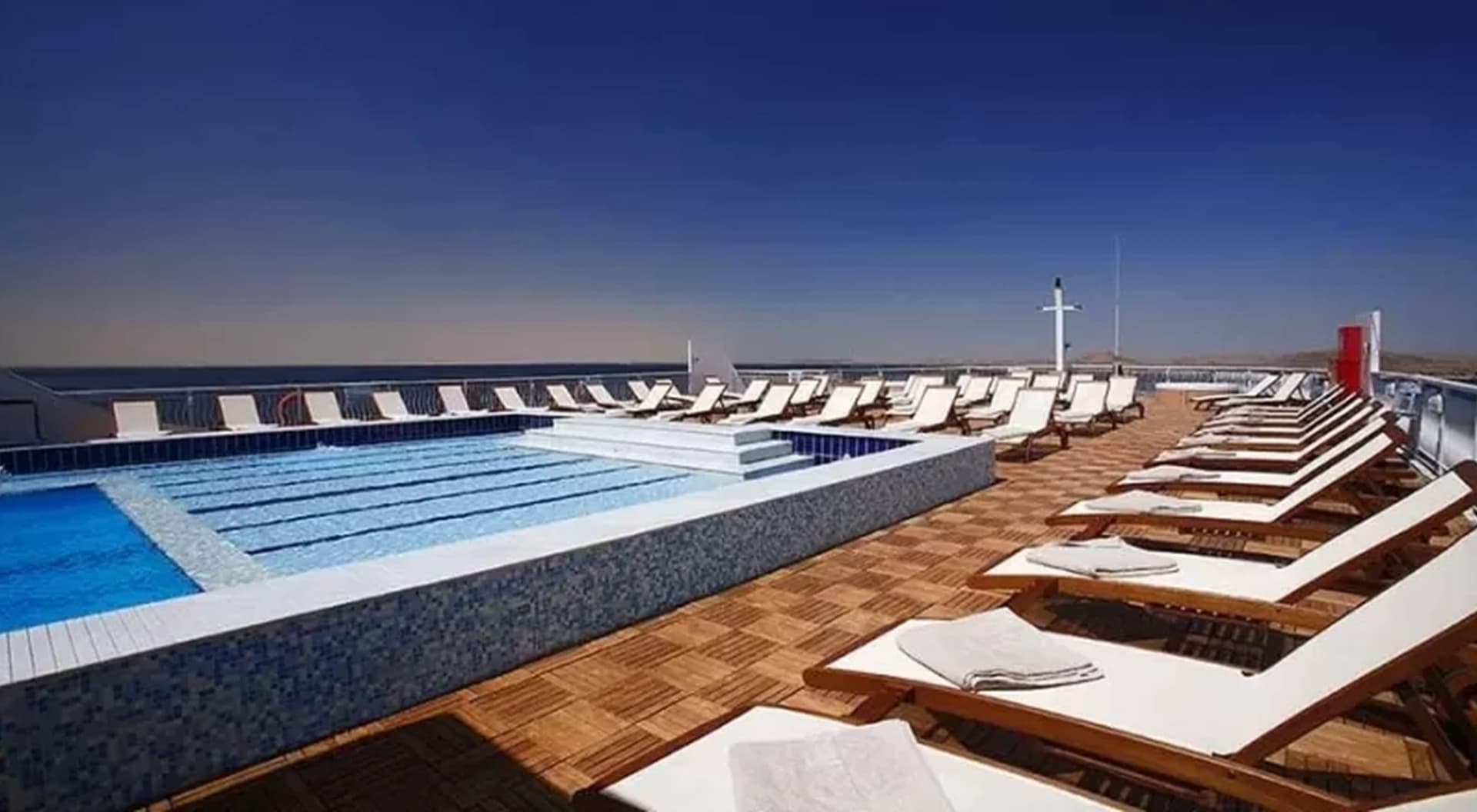 Crucero Steigenberger Omar El Khayam por el Lago